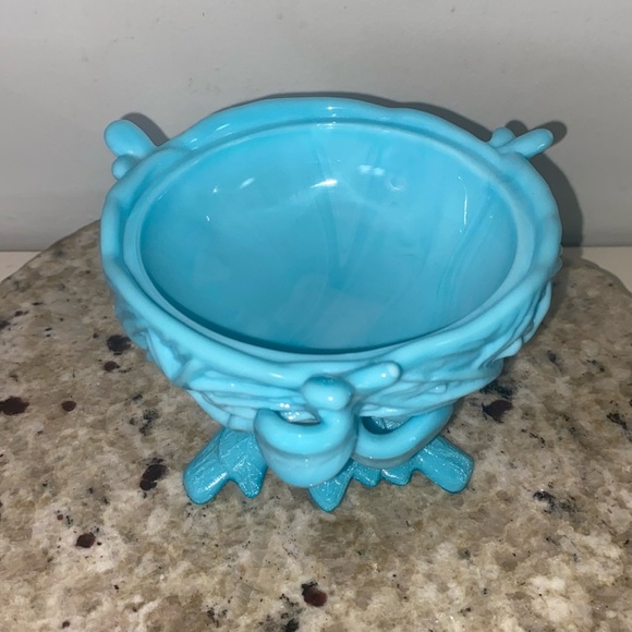 Vintage Westmoreland Handmade Milk Glass Lidded Dish Blue Nesting Bird 1890-1930 - Picture 10 of 16